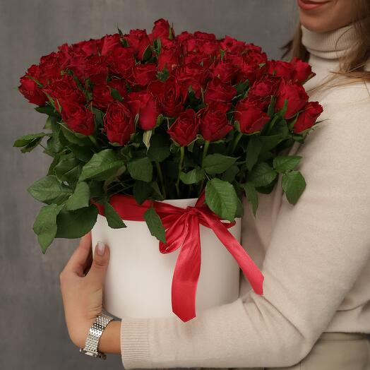 Коробочка из 51 кенийской красной розы