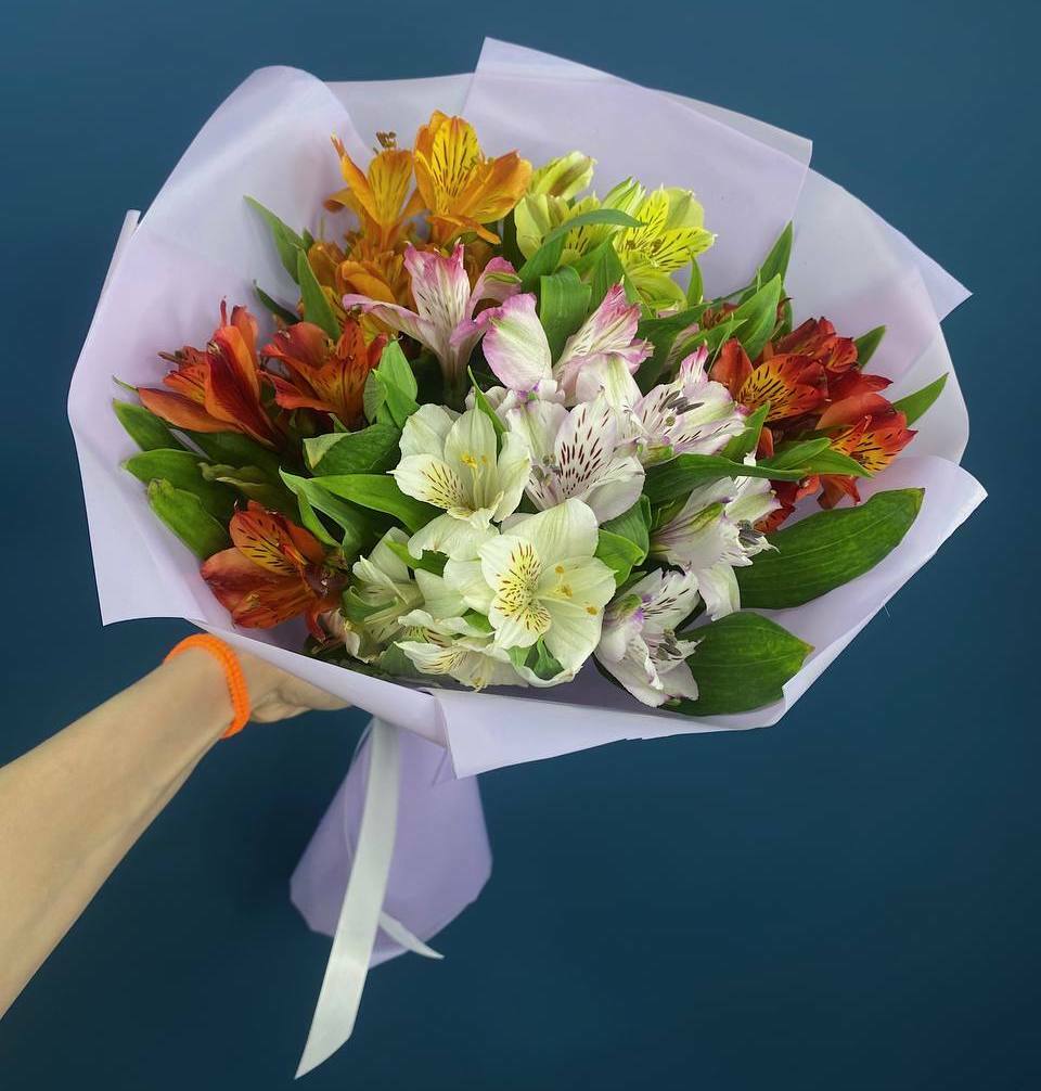 7 альстромерии