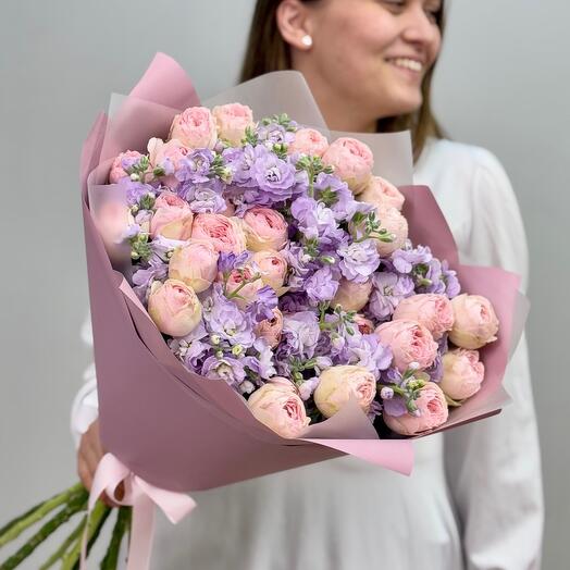 Beautiful bouquet: bush pionivate rose and bush lavender mattiol, width 26 cm art. 252