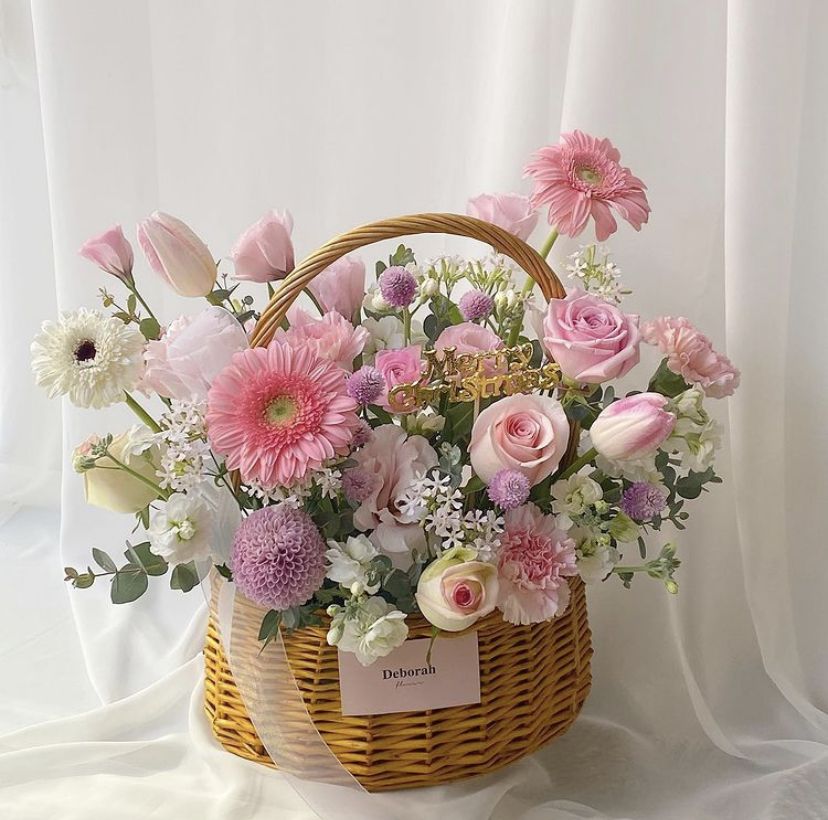 Праздничная корзина с цветами 🎉