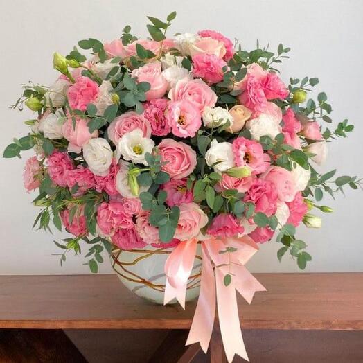 Композиция на стол в стеклянной вазе