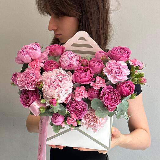 🔴 Condition on peonies and pionivate roses with eucalyptus a large compliment in the box