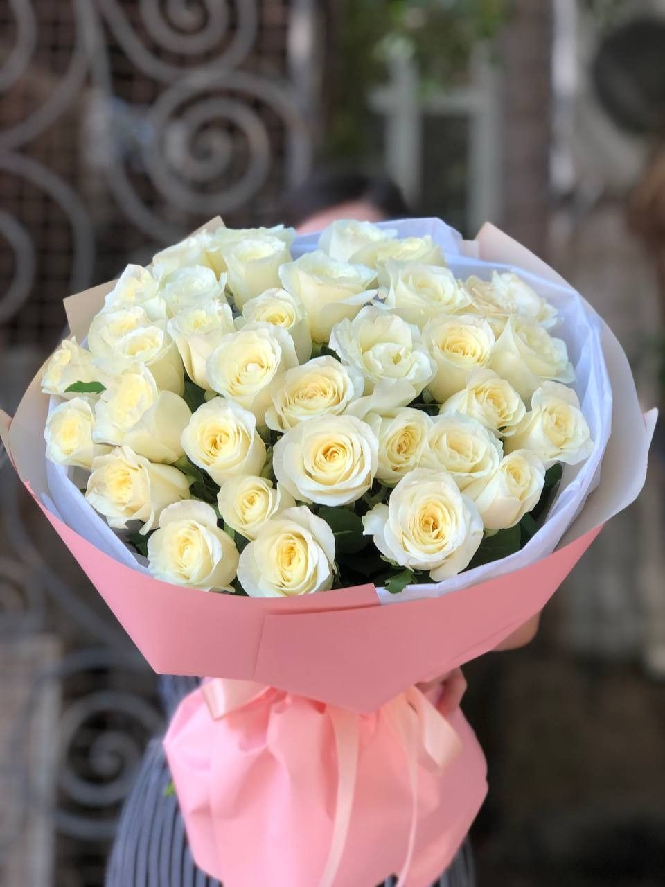 11 white roses