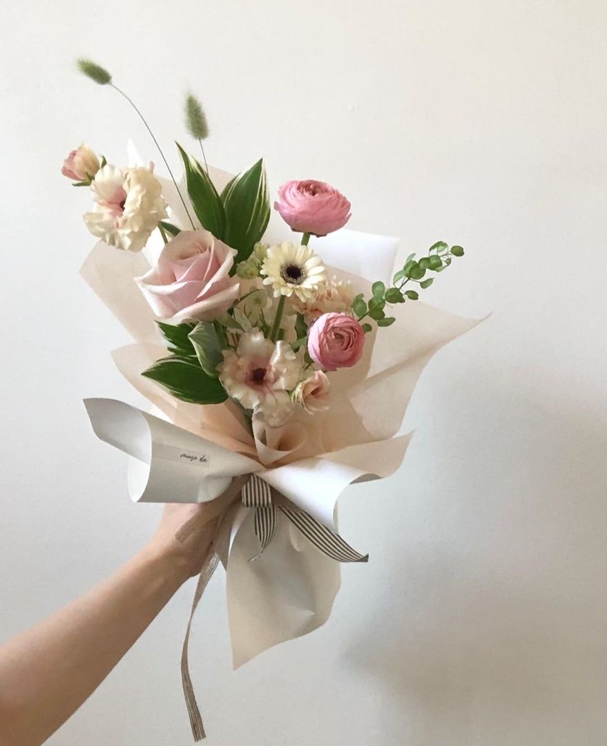 Romantic mono bouquet 💐