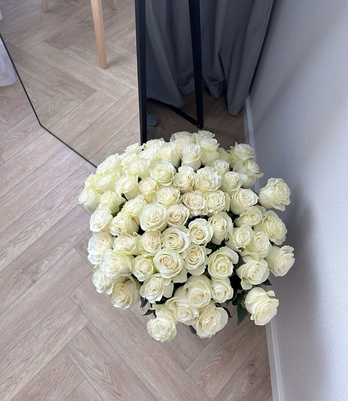 51 розы белые шикарные