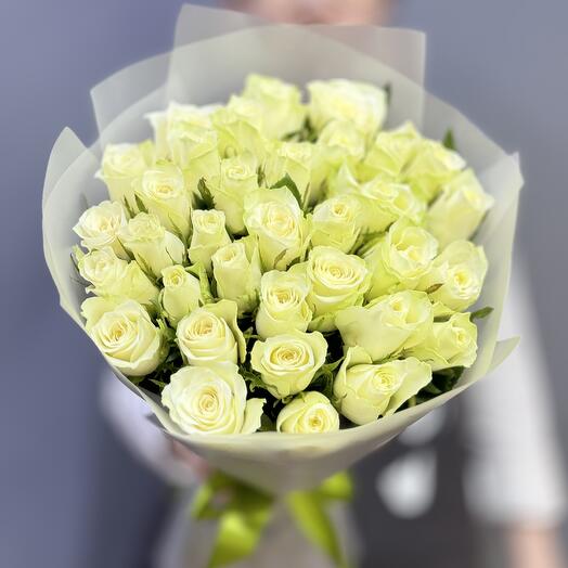 Розы белые 35