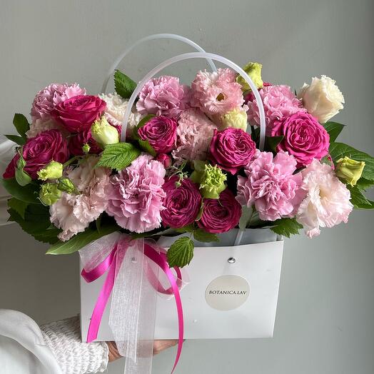 Bush pionivate roses, diantes and eastoma, composition "Raspberry sorbet" 🍧