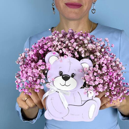 Яркая гипсофила в деревянном кашпо