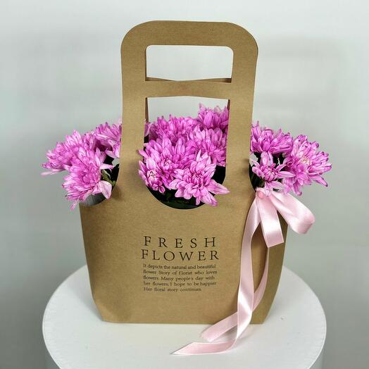 Bag with pink chrysanthemum
