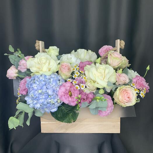 Box of French roses and euensa