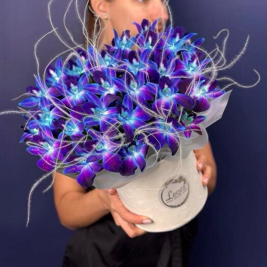 Цветы в коробке Космос из орхидей . Композиция 1124. Дом цветочной моды Leora