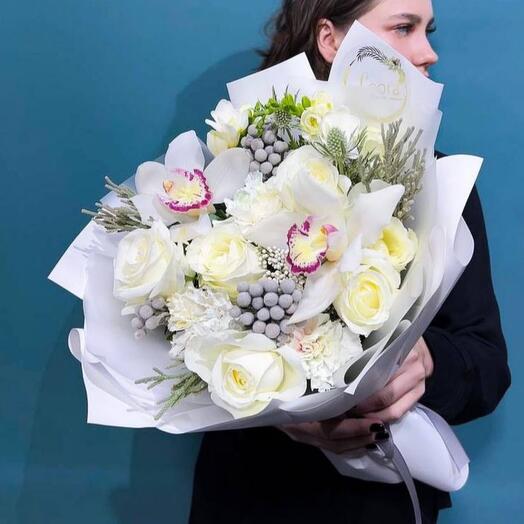 Букет Белоснежный с Орхидеями и розами. Авторский букет 538. Leora Flowers дом цветочной моды