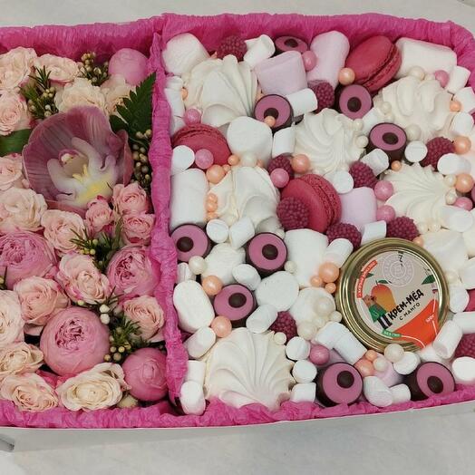 Gift set with flowers and sweets