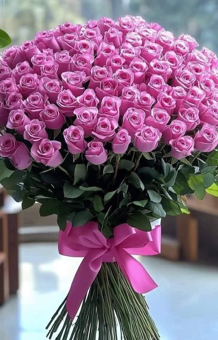 9 розовых роз