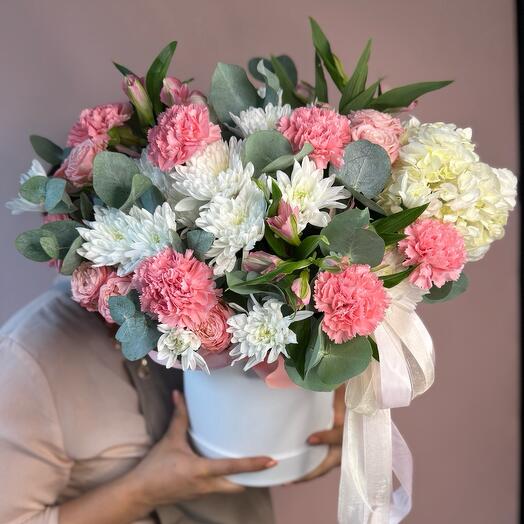 Hydrangea box of chrysanthemum alstrient and dianius