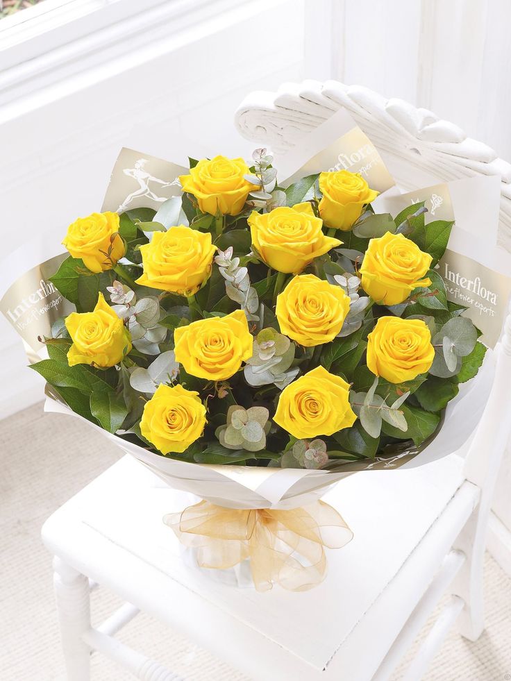 11 yellow roses