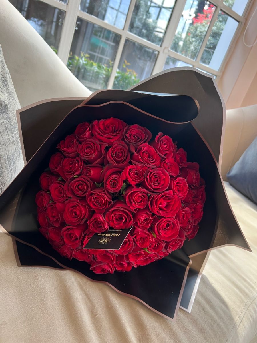 7 красных роз