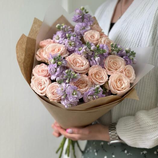 Дуобукет из кустовых пионовидных роз и маттиолы Арт. 035