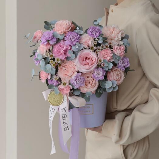 Composition with pionivate rose and bush rose