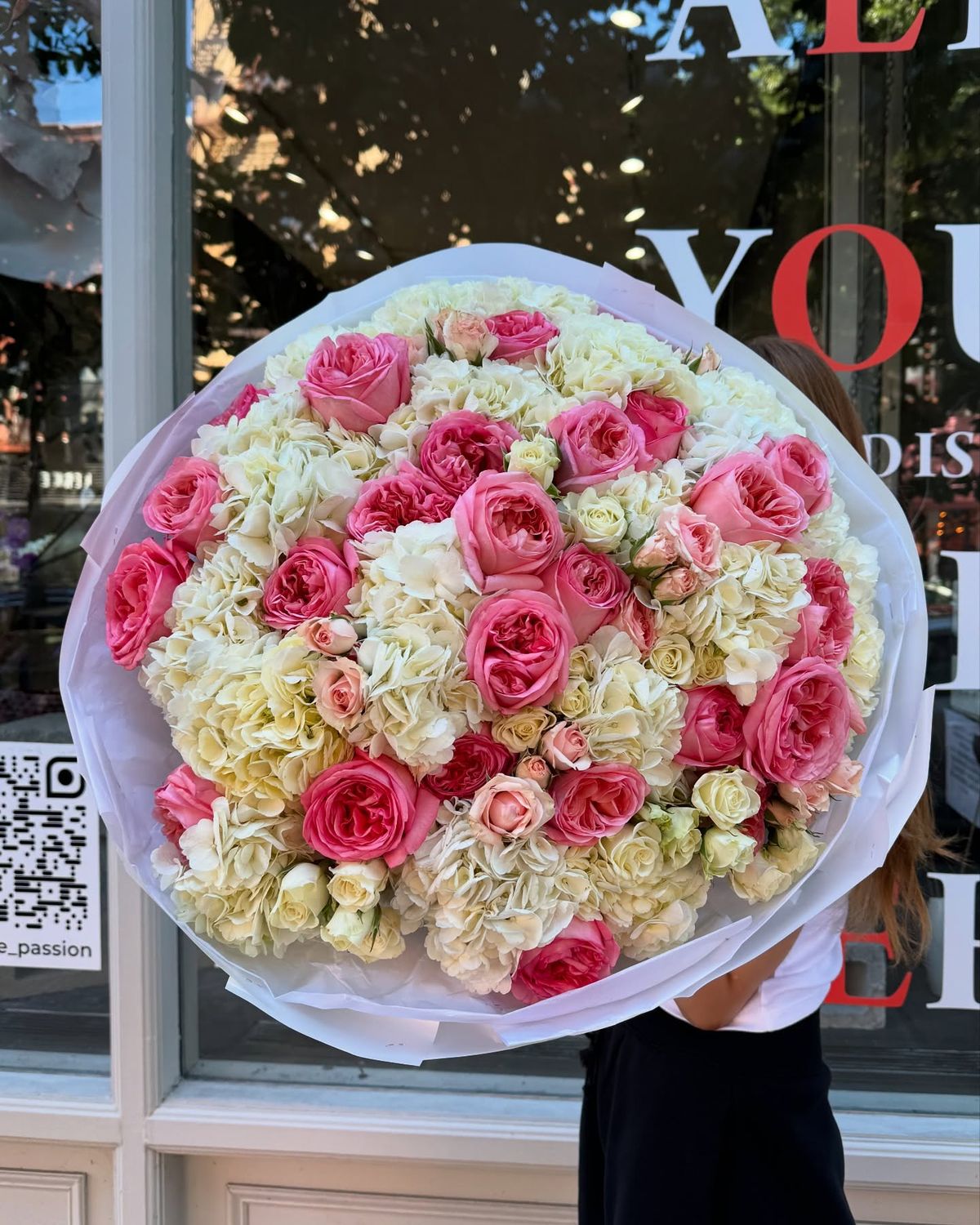 Romantic mono bouquet 💐