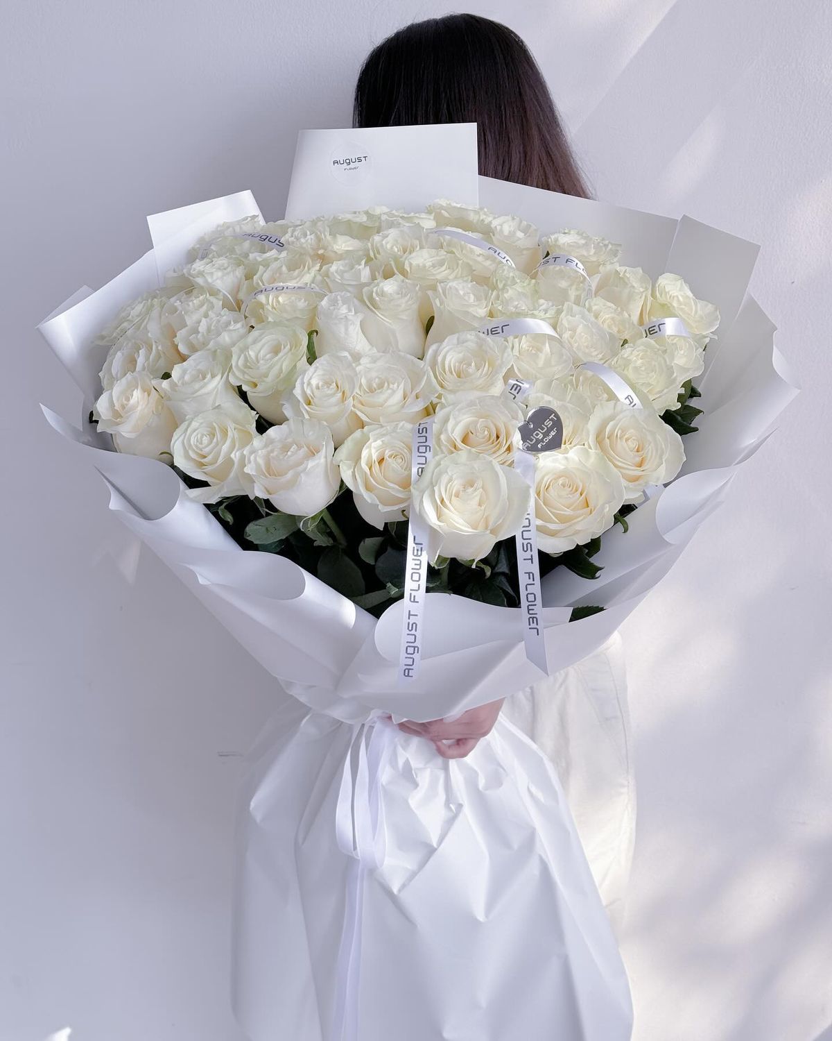 11 white roses