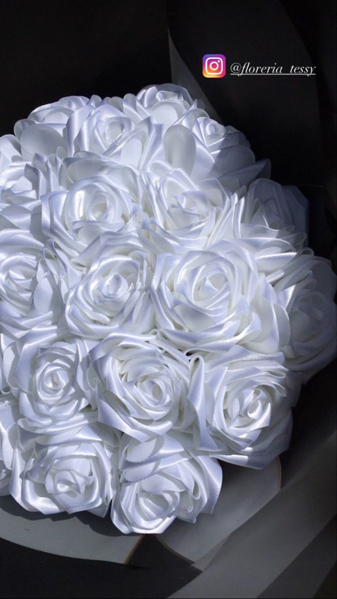 15 white roses