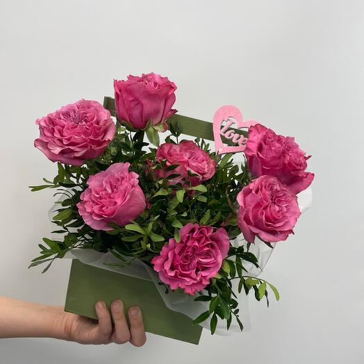 Пионовидные розы и писташ