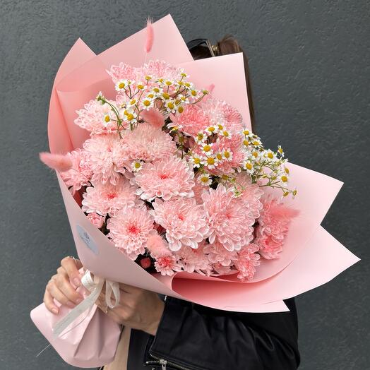 Персиковый - большой летний букет из нежно розовой хризантемы и ромашек