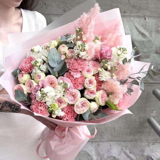 Нежный букет из роз и маттиолы «Каролина»