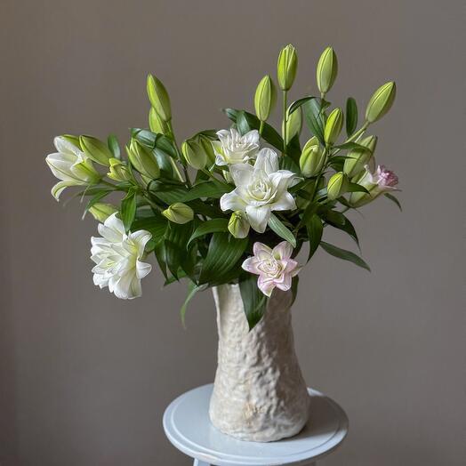 Лилии пионовидные в интерьер