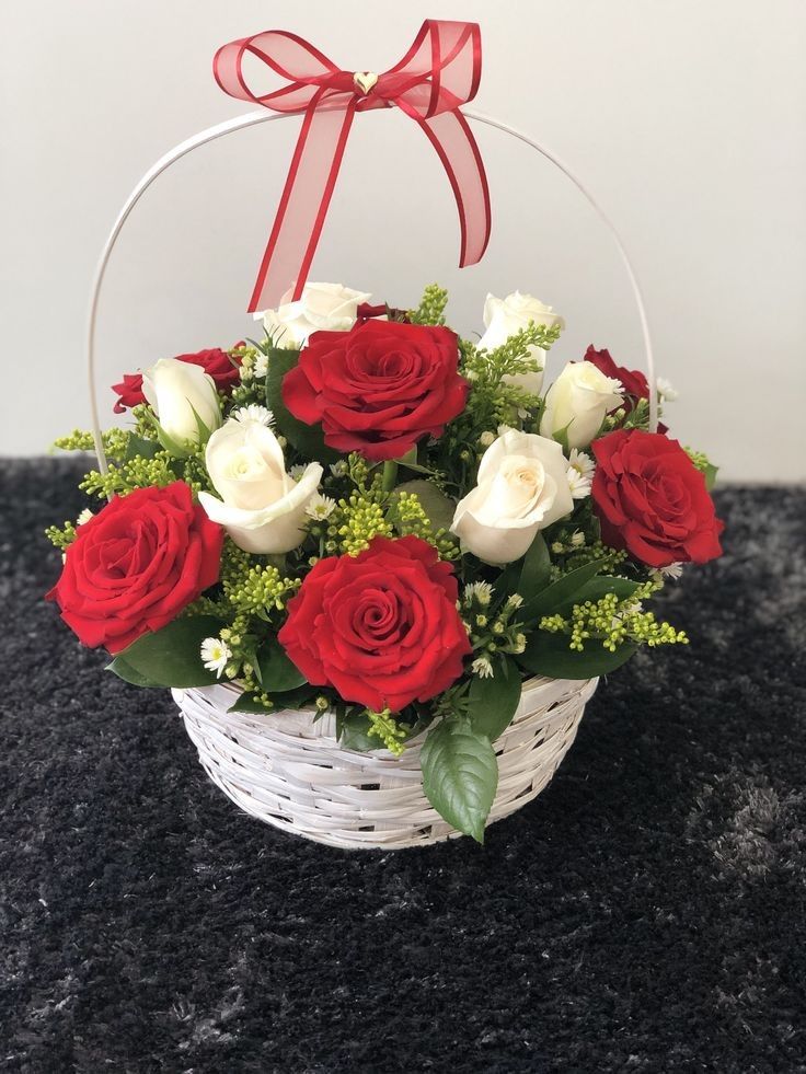 Bright basket bouquet 🌷