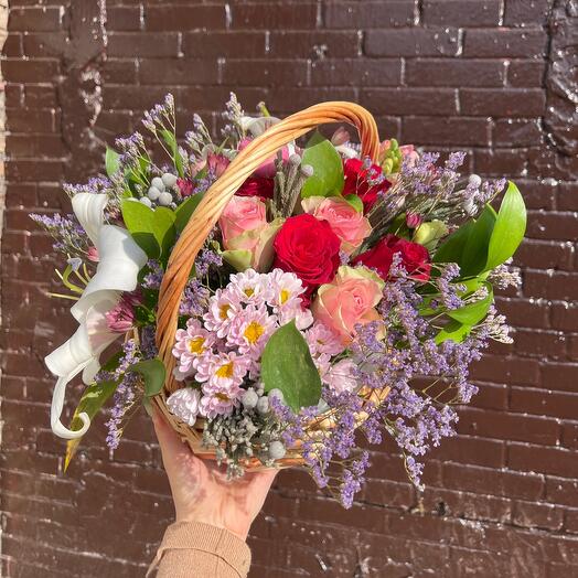 Composition from Kenyan roses, Santini and Lily