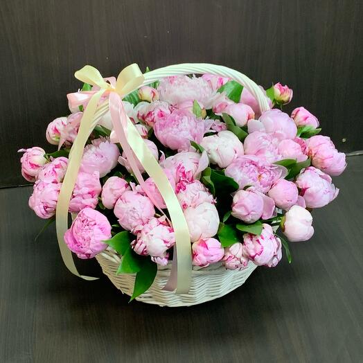 Basket with flowers 51 peonies