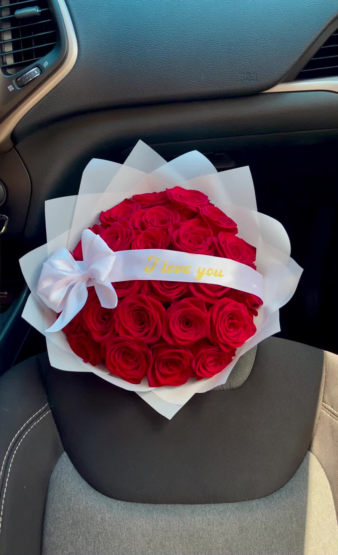 25 Red Roses Exquisite 🌸