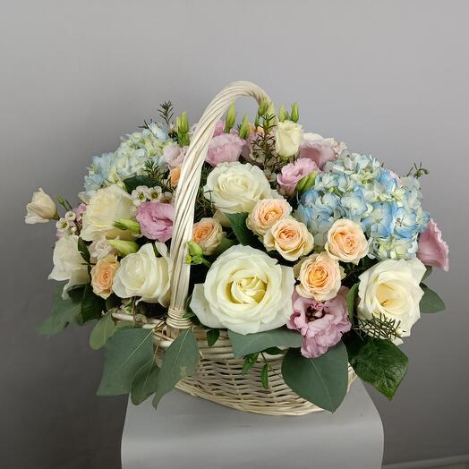 Корзина из Роз и Гортензии