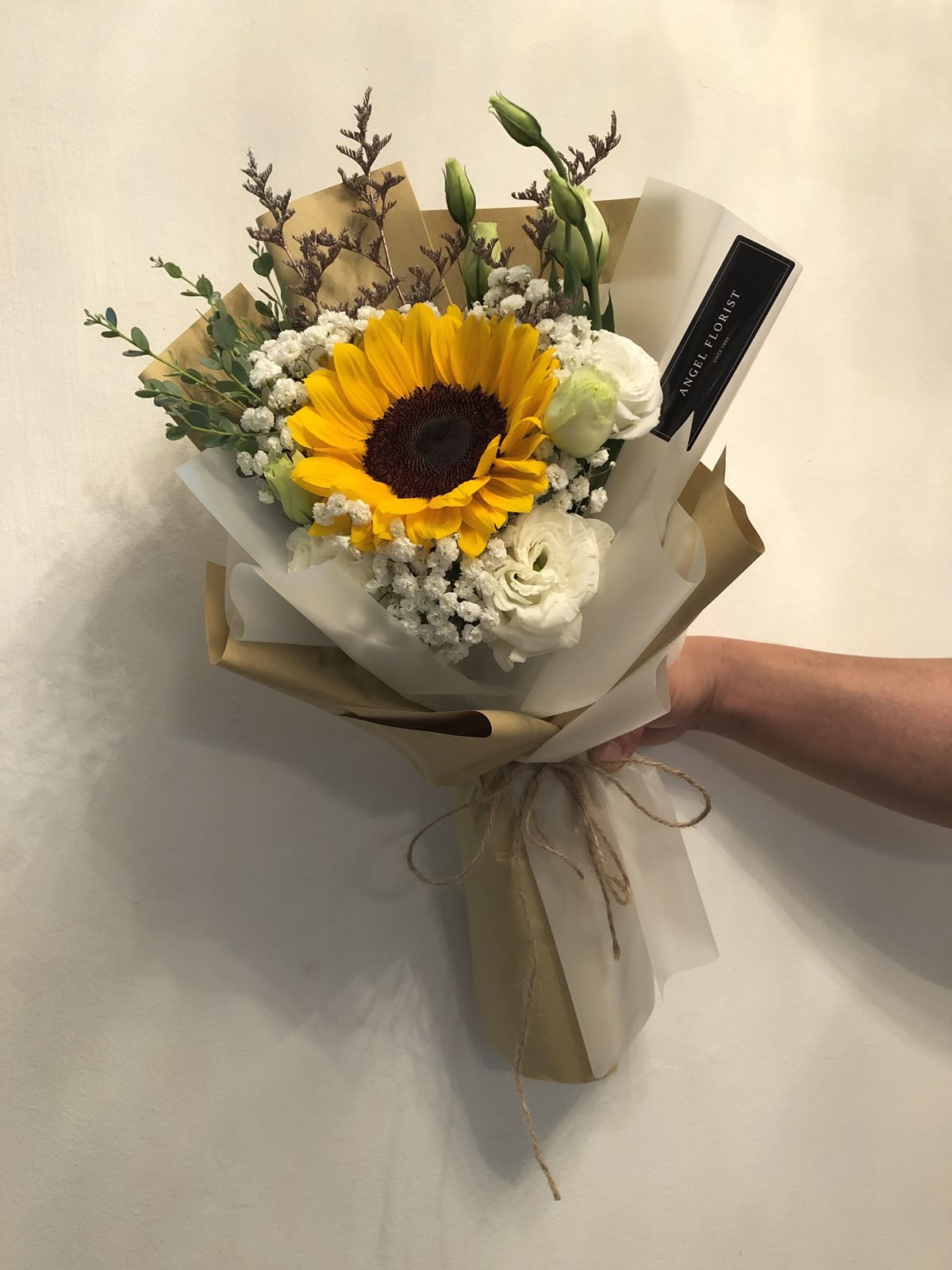 Fresh single-flower bouquet 🌿