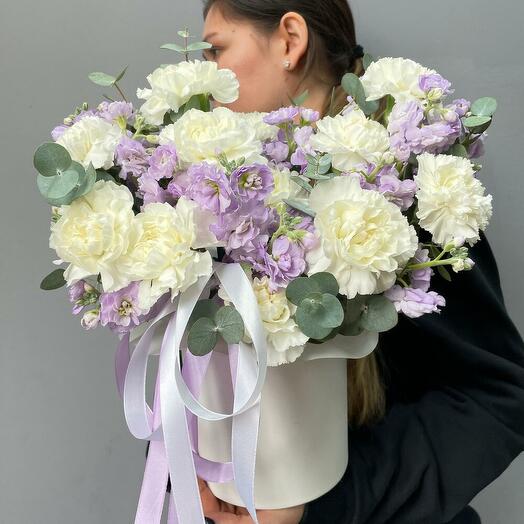 Акция!!! Бело-лиловая композиция с маттиолой и диантусами