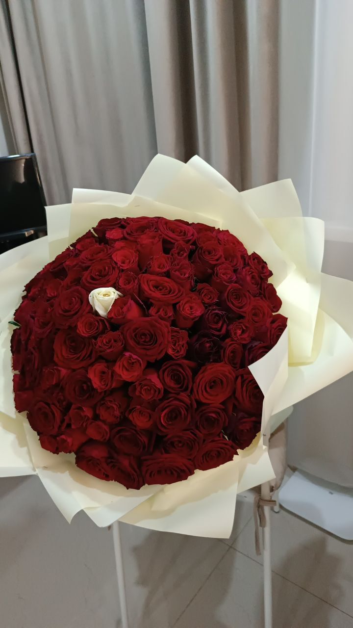 Букет из 1001 розы для незабываемого признания 🌹