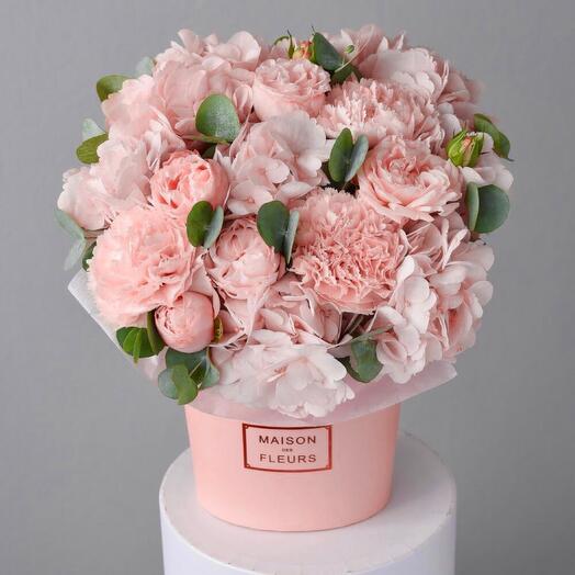 Flowers in the box "Strawberry Milpheus" hydrangea and roses, on his birthday