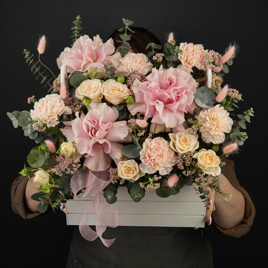 Цветочная композиция "Чувственность ️" в деревянном ящике