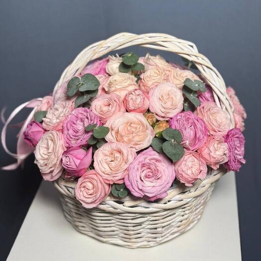 Корзина с цветами "Изысканная нежность"