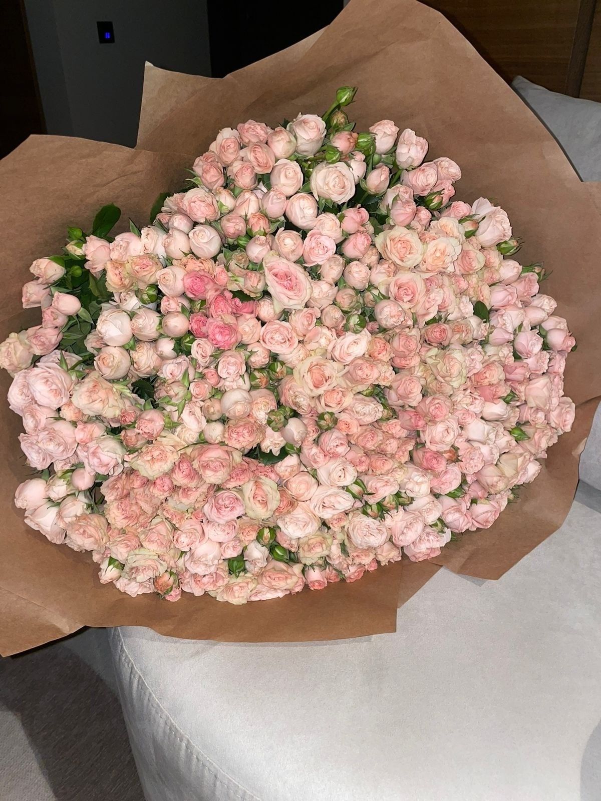 Bouquet of 1001 roses for a fairytale gift 🌹