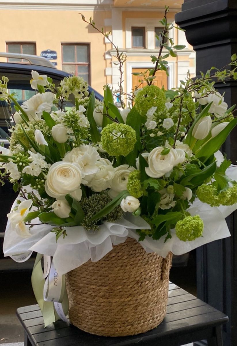 Elegant flower basket 💮