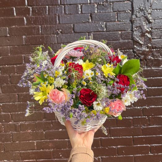 Композиция из кенийских роз и сантини