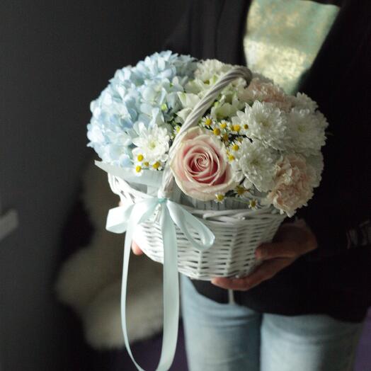 Корзина с гортензией