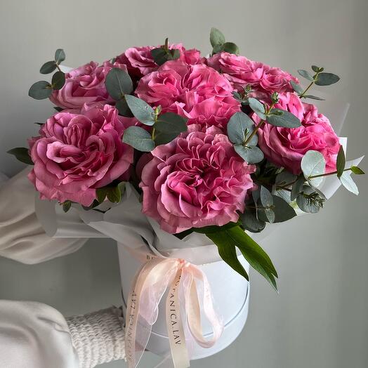 Pionivate roses in the composition in a gift box