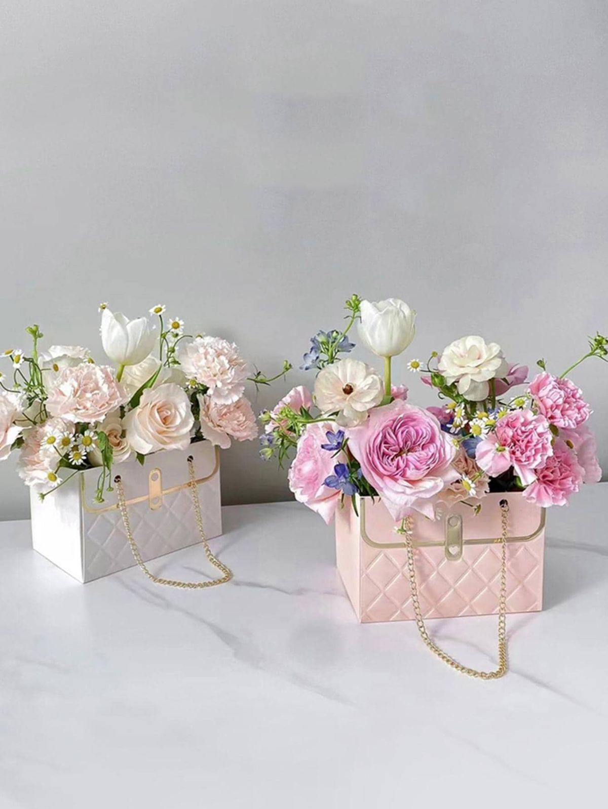 Яркий букет в коробке 🌷