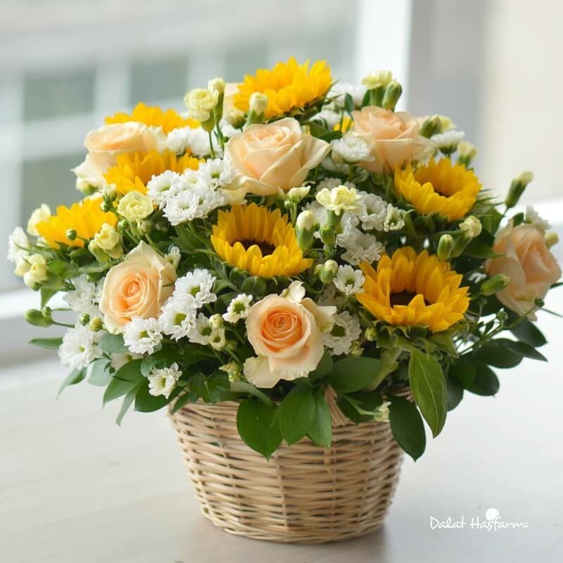 Весенняя корзина с цветами 🌼