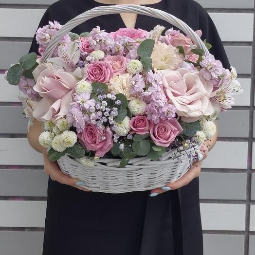 Basket with Mattiola, Kustova, French roses