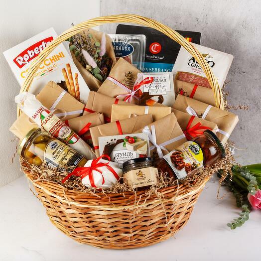 Подарочная корзина "Гастрономическое изобилие"